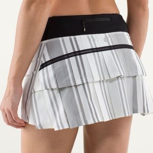 LULULEMON SIZE 6 PACE SETTER SKIRT